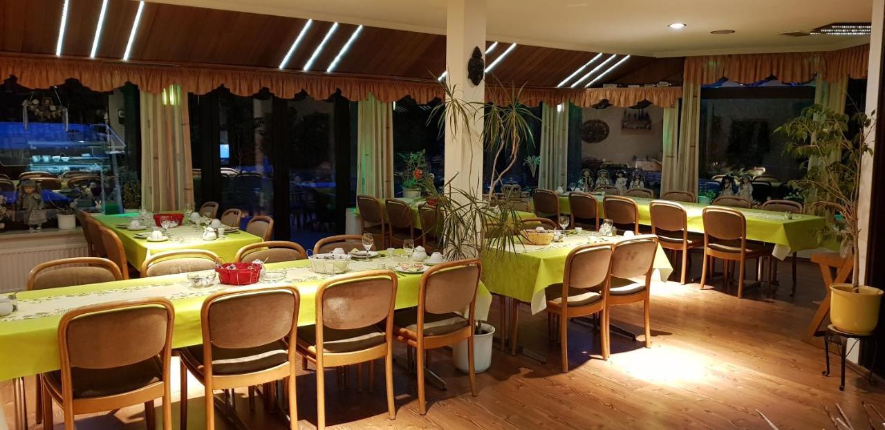 Strohm Im Lieth Café Gasthof